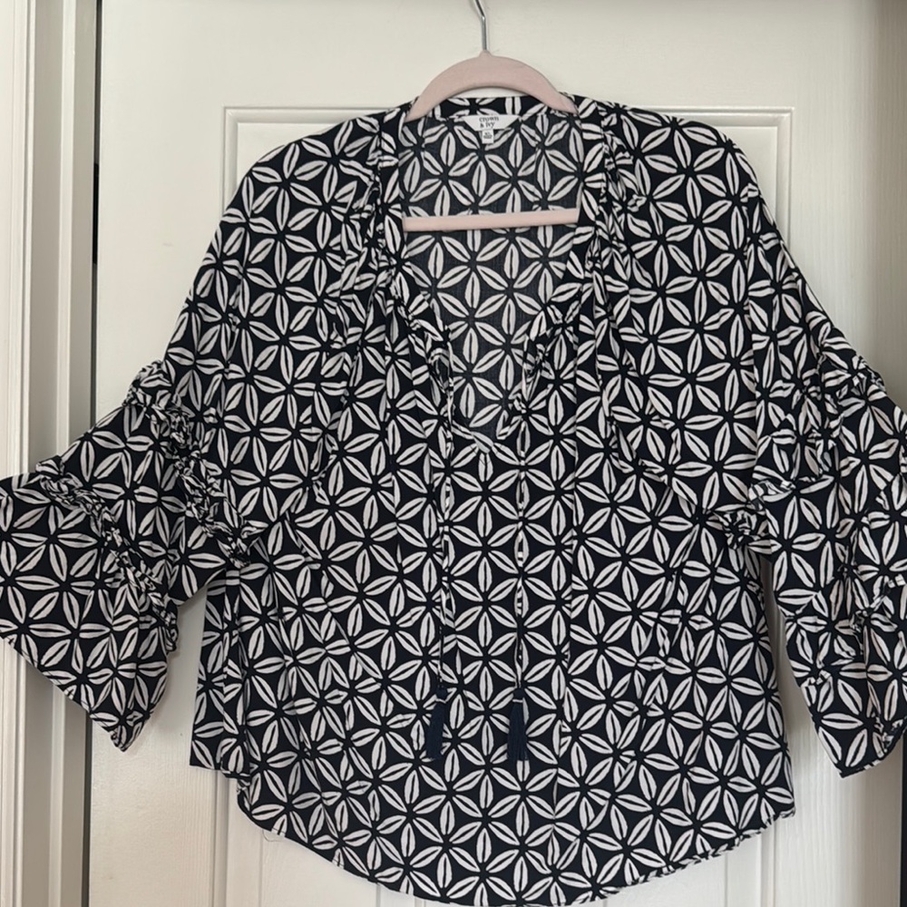 Crown & Ivy Black and White Graphic Tie Front Blouse